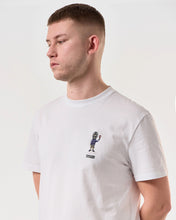 Załaduj obraz do przeglądarki galerii, WEEKEND OFFENDER PYRO GRAPHIC WHITE T-SHIRT