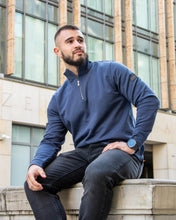 Załaduj obraz do przeglądarki galerii, BARBOUR INT. SPRINT HALF ZIP INDIGO BLUZA