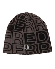 Załaduj obraz do przeglądarki galerii, Fred Perry Tonal Jacquard Branded Beanie czapka zimowa
