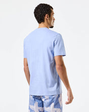 Załaduj obraz do przeglądarki galerii, WEEKEND OFFENDER ADACHI CAMO CORNFLOWER BLUE T-SHIRT