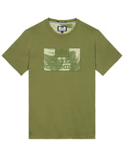 Załaduj obraz do przeglądarki galerii, WEEKEND OFFENDER ADACHI CAMO SAPLING GREEN T-SHIRT