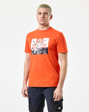 Załaduj obraz do przeglądarki galerii, WEEKEND OFFENDER MONO GRAPHIC LEO GREGORY PURE ORANGE T-SHIRT