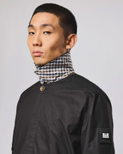 Załaduj obraz do przeglądarki galerii, Weekend Offender Whitehouse Mac Jacket Black płaszcz
