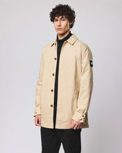 Załaduj obraz do przeglądarki galerii, Weekend Offender Whitehouse Mac Jacket Stone płaszcz