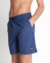 Załaduj obraz do przeglądarki galerii, LYLE & SCOTT LOGO PRINT SHORT SPODENKI