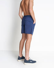 Załaduj obraz do przeglądarki galerii, LYLE & SCOTT LOGO PRINT SHORT SPODENKI