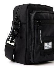 Załaduj obraz do przeglądarki galerii, WEEKEND OFFENDER SMALL CROSS BODY BAG SASZETKA