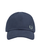 Load image into Gallery viewer, Fred Perry Pique Classic Cap Dark Airforce czapka z daszkiem
