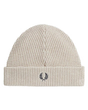Load image into Gallery viewer, Fred Perry Waffle Knit Beanie Porridge Marl Czapka Zimowa
