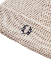 Load image into Gallery viewer, Fred Perry Waffle Knit Beanie Porridge Marl Czapka Zimowa
