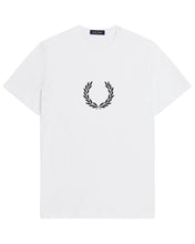 Załaduj obraz do przeglądarki galerii, FRED PERRY LAUREL WREATH GRAPHIC WHITE T-SHIRT
