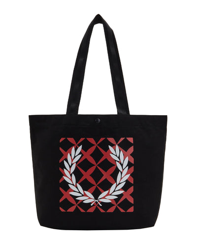 FRED PERRY CROSS STITCH GRAPHIC TOTE BLACK TORBA
