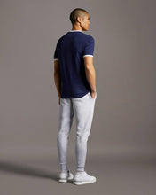 Załaduj obraz do przeglądarki galerii, Lyle &amp; Scott Skinny Cuff Sweatpants Grey spodnie dresowe
