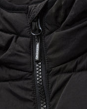 Załaduj obraz do przeglądarki galerii, Weekend Offender La Guardia Puffer Jacket Black kurtka puchowa
