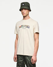 Załaduj obraz do przeglądarki galerii, Weekend Offender Saturday Graphic Calcium T-shirt
