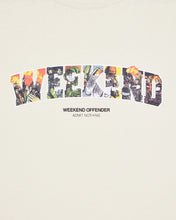 Załaduj obraz do przeglądarki galerii, Weekend Offender Saturday Graphic Calcium T-shirt

