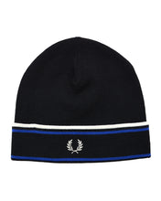 Załaduj obraz do przeglądarki galerii, FRED PERRY BRANDED BEANIE BLACK CZAPKA ZIMOWA
