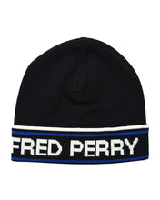 Załaduj obraz do przeglądarki galerii, FRED PERRY BRANDED BEANIE BLACK CZAPKA ZIMOWA
